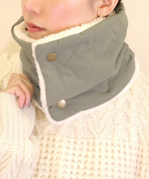 emesuelee（エメスーリー）の「ボタン付きネックウォーマー 通学 通勤 可愛い（ネックウォーマー/スヌード・レディース・ブラック系1/ブラック系2/ブラウン系1/ネイビー系1/ネイビー系2/ネイビー系3/サックスブルー/イエロー/アイボリー/ライトグレー/ブラック/グレー/ベージュ/ネイビー/ブラウン/ダークベージュ/カーキ/ブルー/ネイビー系4・フリー）」の12枚目の写真