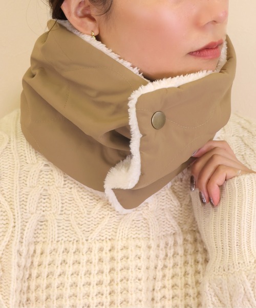emesuelee（エメスーリー）の「ボタン付きネックウォーマー 通学 通勤 可愛い（ネックウォーマー/スヌード・レディース・ブラック系1/ブラック系2/ブラウン系1/ネイビー系1/ネイビー系2/ネイビー系3/サックスブルー/イエロー/アイボリー/ライトグレー/ブラック/グレー/ベージュ/ネイビー/ブラウン/ダークベージュ/カーキ/ブルー/ネイビー系4・フリー）」の11枚目の写真
