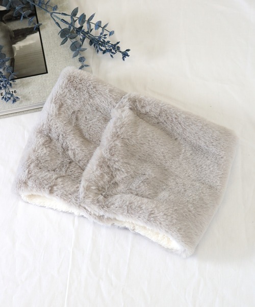 emesuelee（エメスーリー）の「ボタン付きネックウォーマー 通学 通勤 可愛い（ネックウォーマー/スヌード・レディース・ブラック系1/ブラック系2/ブラウン系1/ネイビー系1/ネイビー系2/ネイビー系3/サックスブルー/イエロー/アイボリー/ライトグレー/ブラック/グレー/ベージュ/ネイビー/ブラウン/ダークベージュ/カーキ/ブルー/ネイビー系4・フリー）」の6枚目の写真