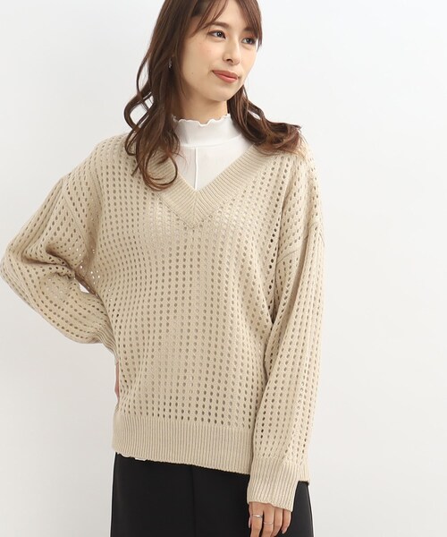 SHOO・LA・RUE(シューラルー)の「◆Vネックメッシュ編みニット(ニット/セーター・レディース・ブラック/ブルー/アイボリー・00)」の2枚目の写真