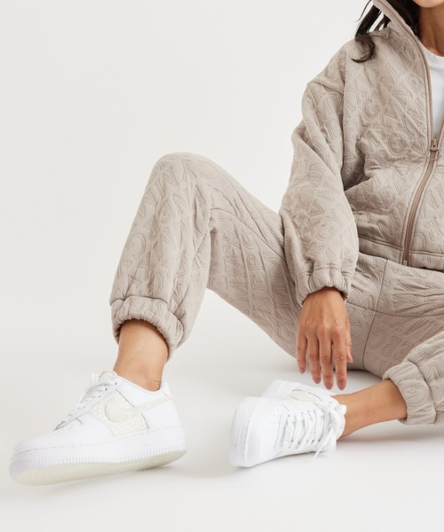 NIKE（ナイキ）の「【NIKE】ナイキ エア フォース 1 07 SE ウィメンズシューズ（スニーカー・レディース・ホワイト・23.5cm/24.5cm/23/24/25）」の2枚目の写真