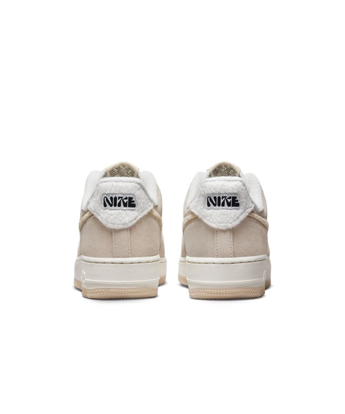 NIKE(ナイキ)の「ナイキ エア フォース 1 '07 SE ウィメンズシューズ / Nike Air Force 1 '07 SE Women's Shoes<22.5-29cm 展開>(スニーカー・レディース・ピンク系その他2/クリーム・23.5/27/25.5/28/24.5/26/22.5/24/23/25/27.5/28.5/29/26.5)」の6枚目の写真