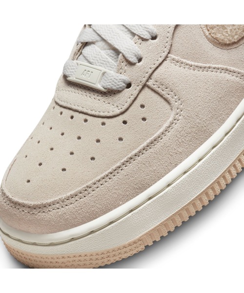 NIKE(ナイキ)の「ナイキ エア フォース 1 '07 SE ウィメンズシューズ / Nike Air Force 1 '07 SE Women's Shoes<22.5-29cm 展開>(スニーカー・レディース・ピンク系その他2/クリーム・23.5/27/25.5/28/24.5/26/22.5/24/23/25/27.5/28.5/29/26.5)」の8枚目の写真