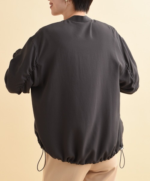 actuel（アクチュエル）の「【ＵＶ・吸水速乾】２ＷＡＹジョーゼット袖ドロストブルゾン（ブルゾン・レディース・チャコールグレー/オフホワイト/ライトグレー/ネイビー・FREE）」の18枚目の写真