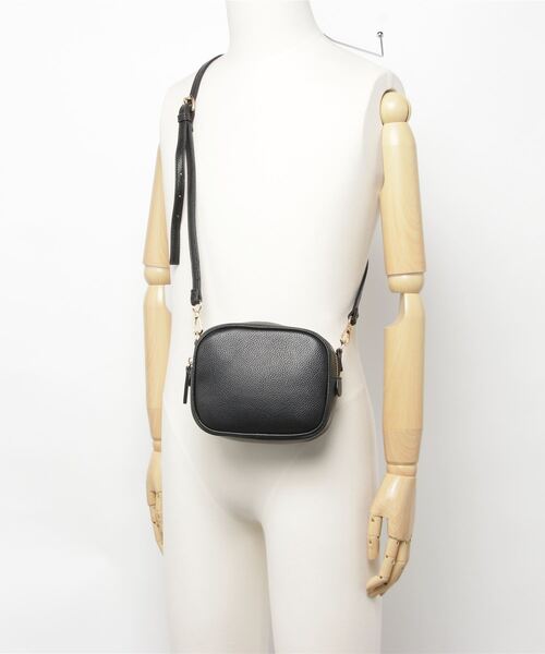 MAISON BREEZE(メゾンブリーズ)の「【MAISON BREEZE】フェイクレザーコンパクトショルダーバッグ KNF(ショルダーバッグ・レディース・ブラック/ブルー/レッド/ピンク/ホワイト/ネイビー・FREE)」の12枚目の写真