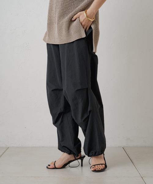 LOUNGEDRESS（ラウンジドレス）の「【earthy_/アーシー】パラシュートパンツ（カーゴパンツ・レディース・ブラック/カーキ/ホワイト・FREE）」の13枚目の写真