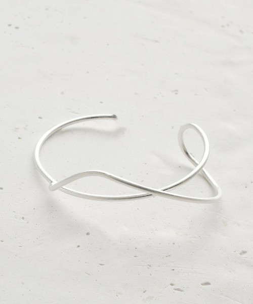 GOLDY（ゴールディ）の「ストローク ライン バングル（バングル/リストバンド・レディース・ゴールド/シルバー系その他/ゴールド系その他/シルバー・FREE）」の8枚目の写真