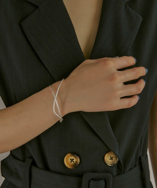 GOLDY（ゴールディ）の「ストローク ライン バングル（バングル/リストバンド・レディース・ゴールド/シルバー系その他/ゴールド系その他/シルバー・FREE）」の9枚目の写真