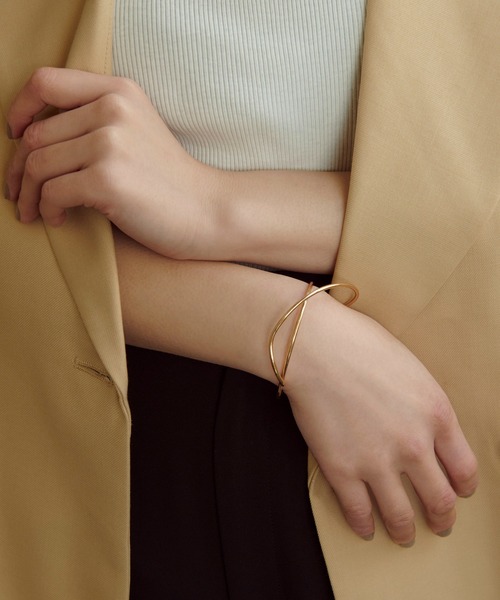 GOLDY（ゴールディ）の「ストローク ライン バングル（バングル/リストバンド・レディース・ゴールド/シルバー系その他/ゴールド系その他/シルバー・FREE）」の10枚目の写真