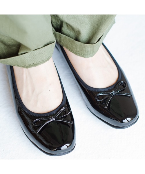 AcureZ（アキュアーズ）の「リボンバレエ「母趾にやさしいパンプス」（パンプス・レディース・ブラック系その他/ブラック/ベージュ/ブラック系その他2/レッド/ネイビー・23.5cm/21.5cm/22.0cm/25.0cm/22.5cm/23.0cm/24.5cm/24.0cm）」の3枚目の写真