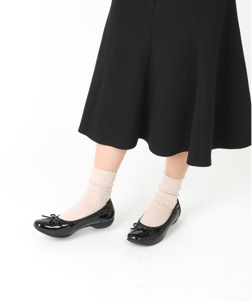 AcureZ（アキュアーズ）の「リボンバレエ「母趾にやさしいパンプス」（パンプス・レディース・ブラック系その他/ブラック/ベージュ/ブラック系その他2/レッド/ネイビー・23.5cm/21.5cm/22.0cm/25.0cm/22.5cm/23.0cm/24.5cm/24.0cm）」の10枚目の写真