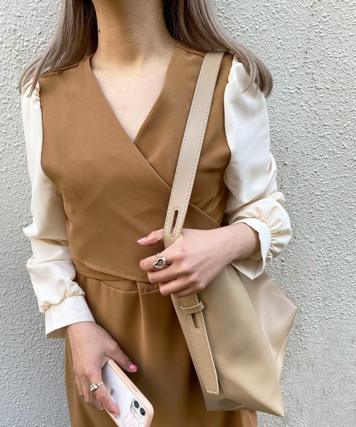 EPICKS（エピックス）の「きれいめVネック切り替えミニワンピース（ワンピース・レディース・ブラック/ベージュ・M/XL）」の8枚目の写真