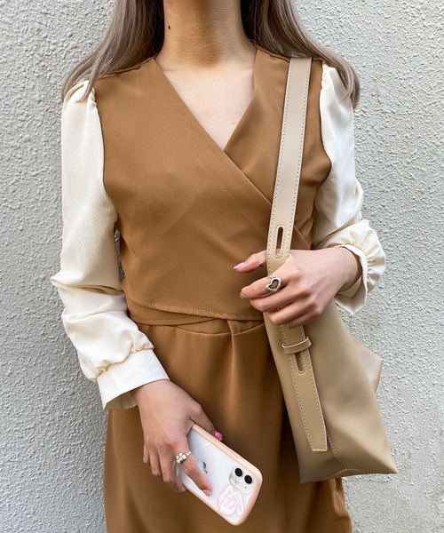 EPICKS（エピックス）の「きれいめVネック切り替えミニワンピース（ワンピース・レディース・ブラック/ベージュ・M/XL）」の9枚目の写真