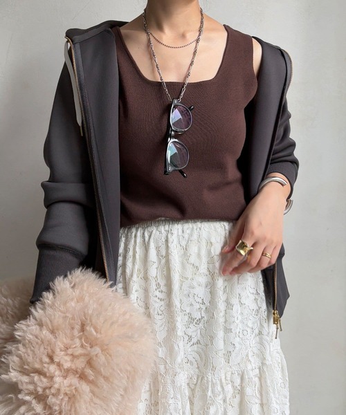 DouDou（ドゥドゥ）の「【一部WEB限定カラー】スクエアニットタンク（タンクトップ・レディース・ブラック/オフホワイト/グリーン/グレー/ブルー/パープル/チャコールグレー/ブラウン/ベージュ/アイボリー/ネイビー/ライトグレー/ピンク/ベージュ系その他/グリーン系その他/オレンジ/ブラウン系その他/ピンク系その他/ボルドー/ブルー系その他/サンドベージュ/ピンク系その他2/マスタード/ローズ/レモンイエロー/ダークグリーン/ベビーピンク/グレイッシュベージュ・FREE）」の9枚目の写真