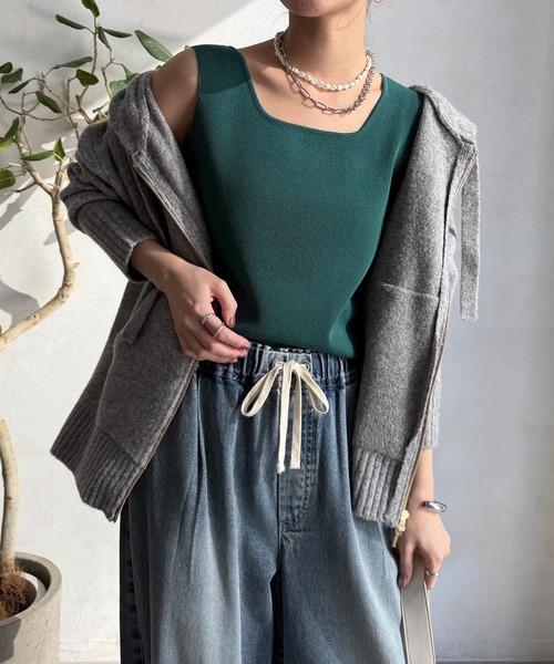 DouDou（ドゥドゥ）の「【一部WEB限定カラー】スクエアニットタンク（タンクトップ・レディース・ブラック/オフホワイト/グリーン/グレー/ブルー/パープル/チャコールグレー/ブラウン/ベージュ/アイボリー/ネイビー/ライトグレー/ピンク/ベージュ系その他/グリーン系その他/オレンジ/ブラウン系その他/ピンク系その他/ボルドー/ブルー系その他/サンドベージュ/ピンク系その他2/マスタード/ローズ/レモンイエロー/ダークグリーン/ベビーピンク/グレイッシュベージュ・FREE）」の14枚目の写真