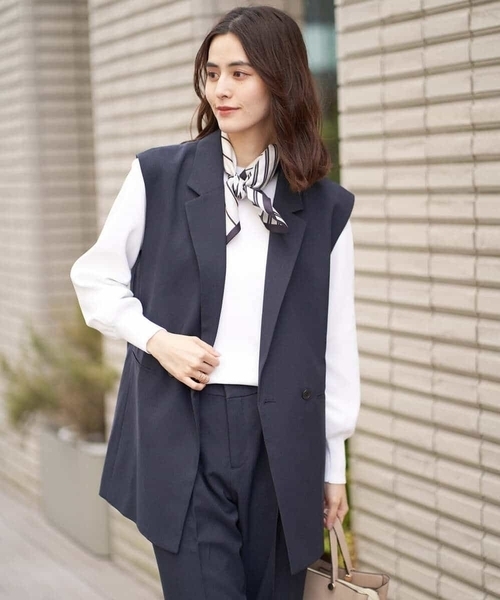 a.v.v(アーヴェヴェ)の「【UVカット/洗える】麻調ストレッチジレ【麻調シリーズ】(ベスト・レディース・ベージュ/ネイビー・40/36/38/42/34)」の2枚目の写真