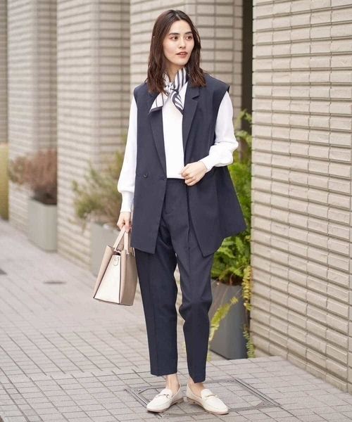 a.v.v(アーヴェヴェ)の「【UVカット/洗える】麻調ストレッチジレ【麻調シリーズ】(ベスト・レディース・ベージュ/ネイビー・40/36/38/42/34)」の6枚目の写真