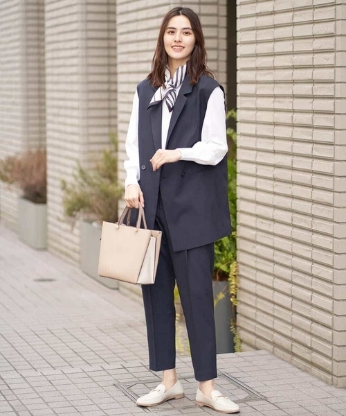 a.v.v(アーヴェヴェ)の「【UVカット/洗える】麻調ストレッチジレ【麻調シリーズ】(ベスト・レディース・ベージュ/ネイビー・40/36/38/42/34)」の8枚目の写真