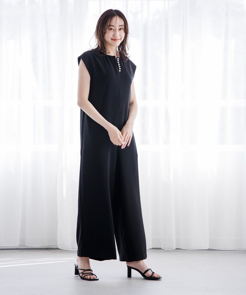 Emma Taylor(エマテイラー)の「パールキーネックイージーオールインワン(サロペット/オーバーオール・レディース・ベージュ/ブラック・FREE)」の6枚目の写真
