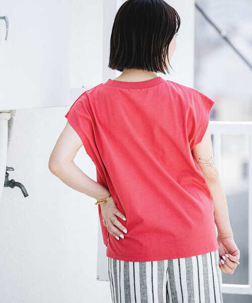 ITEMS URBANRESEARCH（アイテムズ アーバンリサーチ）の「『UR TECH』クルーネックノースリーブTシャツ（Tシャツ/カットソー・レディース・ホワイト/レッド/ブラック/ブルー系その他・FREE）」の7枚目の写真