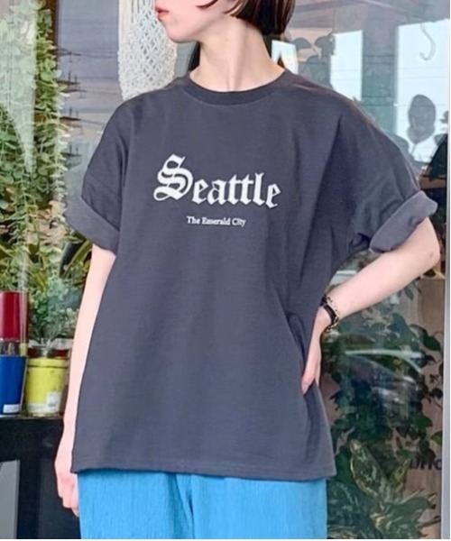 niko and...（ニコアンド）の「リバーシブルロゴワイドTシャツ（Tシャツ/カットソー・レディース・ベージュ/ブルー/ナチュラル/ホワイト/チャコール/グリーン/イエロー/スモーク・LARGE/MEDIUM）」の8枚目の写真