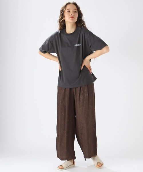 niko and...（ニコアンド）の「リバーシブルロゴワイドTシャツ（Tシャツ/カットソー・レディース・ベージュ/ブルー/ナチュラル/ホワイト/チャコール/グリーン/イエロー/スモーク・LARGE/MEDIUM）」の19枚目の写真