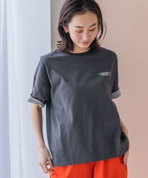 niko and...（ニコアンド）の「リバーシブルロゴワイドTシャツ（Tシャツ/カットソー・レディース・ベージュ/ブルー/ナチュラル/ホワイト/チャコール/グリーン/イエロー/スモーク・LARGE/MEDIUM）」の10枚目の写真