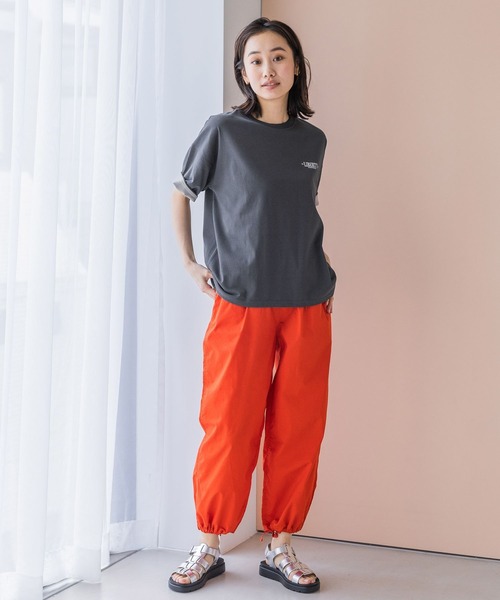 niko and...（ニコアンド）の「リバーシブルロゴワイドTシャツ（Tシャツ/カットソー・レディース・ベージュ/ブルー/ナチュラル/ホワイト/チャコール/グリーン/イエロー/スモーク・LARGE/MEDIUM）」の11枚目の写真