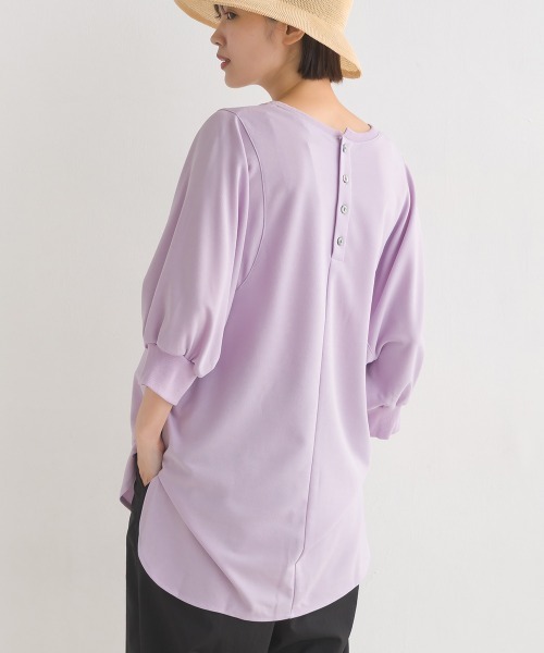 OMNES（オムネス）の「梨地バックヘンリーネックプルオーバー6分袖（Tシャツ/カットソー・レディース・ブラック/アイボリー/グリーン/ラベンダー・FREE）」の4枚目の写真