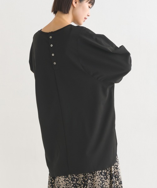 OMNES（オムネス）の「梨地バックヘンリーネックプルオーバー6分袖（Tシャツ/カットソー・レディース・ブラック/アイボリー/グリーン/ラベンダー・FREE）」の3枚目の写真