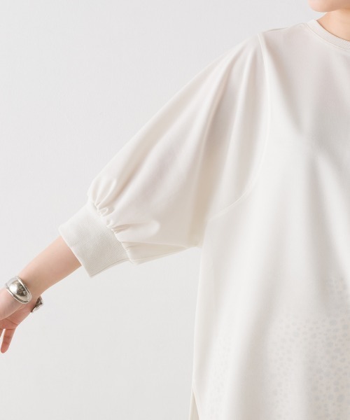 OMNES（オムネス）の「梨地バックヘンリーネックプルオーバー6分袖（Tシャツ/カットソー・レディース・ブラック/アイボリー/グリーン/ラベンダー・FREE）」の6枚目の写真