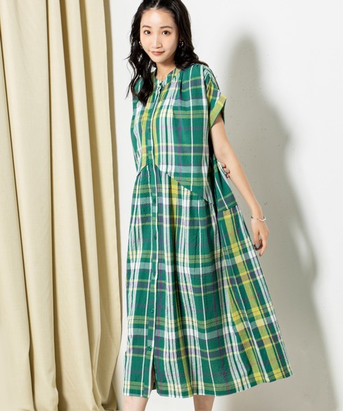 MILLION CARATS（ミリオンカラッツ）の「【綿100％】豊富な6色展開でカラーによって雰囲気がガラリと変化するのも魅力の夏のリラクシースタイルを格上げする大人顔ウエスト切替ワンピース（ワンピース・レディース・グリーン/ネイビー/チャコールグレー/オフホワイト/ブラック/マルチ・FREE）」の4枚目の写真