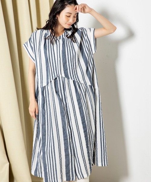 MILLION CARATS（ミリオンカラッツ）の「【綿100％】豊富な6色展開でカラーによって雰囲気がガラリと変化するのも魅力の夏のリラクシースタイルを格上げする大人顔ウエスト切替ワンピース（ワンピース・レディース・グリーン/ネイビー/チャコールグレー/オフホワイト/ブラック/マルチ・FREE）」の6枚目の写真