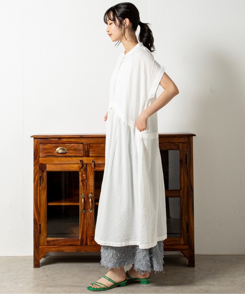 MILLION CARATS（ミリオンカラッツ）の「【綿100％】豊富な6色展開でカラーによって雰囲気がガラリと変化するのも魅力の夏のリラクシースタイルを格上げする大人顔ウエスト切替ワンピース（ワンピース・レディース・グリーン/ネイビー/チャコールグレー/オフホワイト/ブラック/マルチ・FREE）」の8枚目の写真