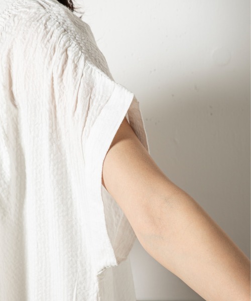 MILLION CARATS（ミリオンカラッツ）の「【綿100％】豊富な6色展開でカラーによって雰囲気がガラリと変化するのも魅力の夏のリラクシースタイルを格上げする大人顔ウエスト切替ワンピース（ワンピース・レディース・グリーン/ネイビー/チャコールグレー/オフホワイト/ブラック/マルチ・FREE）」の11枚目の写真