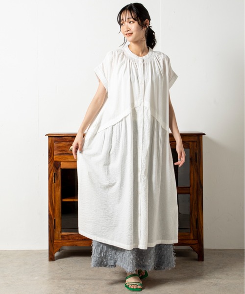 MILLION CARATS（ミリオンカラッツ）の「【綿100％】豊富な6色展開でカラーによって雰囲気がガラリと変化するのも魅力の夏のリラクシースタイルを格上げする大人顔ウエスト切替ワンピース（ワンピース・レディース・グリーン/ネイビー/チャコールグレー/オフホワイト/ブラック/マルチ・FREE）」の16枚目の写真