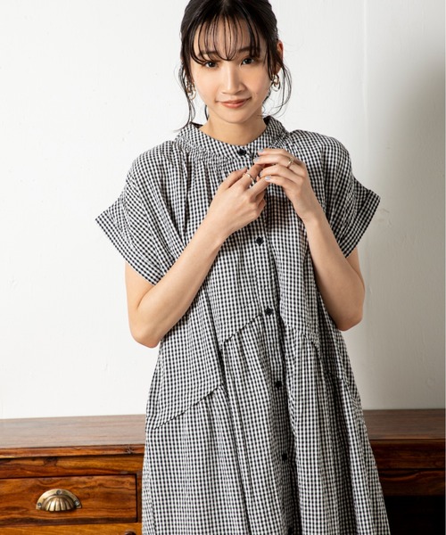 MILLION CARATS（ミリオンカラッツ）の「【綿100％】豊富な6色展開でカラーによって雰囲気がガラリと変化するのも魅力の夏のリラクシースタイルを格上げする大人顔ウエスト切替ワンピース（ワンピース・レディース・グリーン/ネイビー/チャコールグレー/オフホワイト/ブラック/マルチ・FREE）」の20枚目の写真