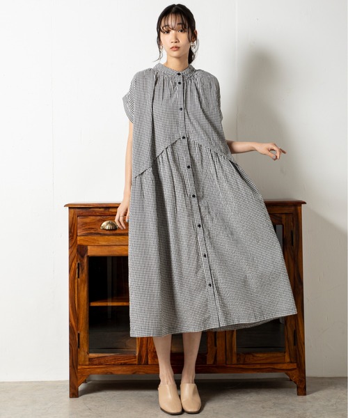 MILLION CARATS（ミリオンカラッツ）の「【綿100％】豊富な6色展開でカラーによって雰囲気がガラリと変化するのも魅力の夏のリラクシースタイルを格上げする大人顔ウエスト切替ワンピース（ワンピース・レディース・グリーン/ネイビー/チャコールグレー/オフホワイト/ブラック/マルチ・FREE）」の22枚目の写真