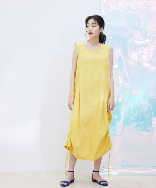 Jayro（ジャイロ）の「脇シャーリングノースリワンピース（ワンピース・レディース・ブラック/ブルー/イエロー・M）」の3枚目の写真