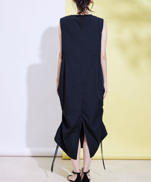 Jayro（ジャイロ）の「脇シャーリングノースリワンピース（ワンピース・レディース・ブラック/ブルー/イエロー・M）」の4枚目の写真