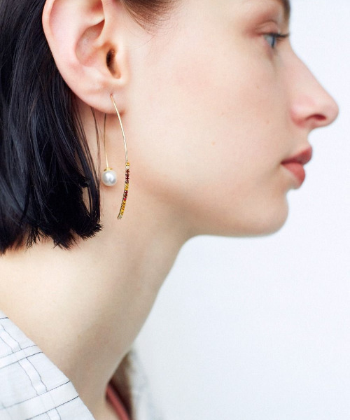 ROOM(-)の「bridge bijou pierce(ピアス(両耳用)・レディース・ゴールド・FREE)」の2枚目の写真