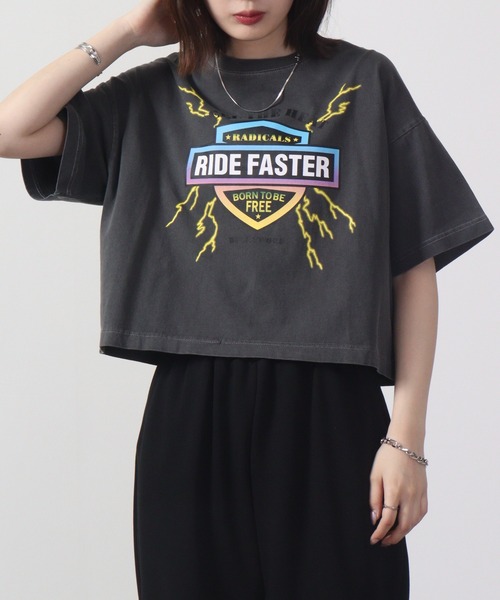 spiritoso(スピリトーゾ)の「spiritoso Ride Faster ピグメントTシャツ 半袖(Tシャツ/カットソー・レディース・ネイビー/グレイッシュベージュ/チャコール/ホワイト・F)」の17枚目の写真