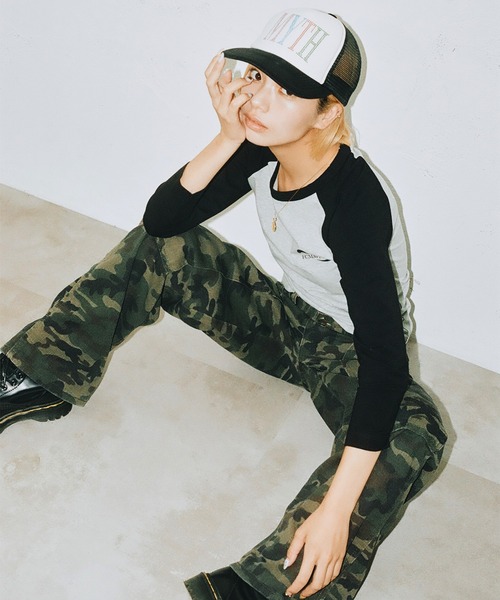 FCMM(エフシーエムエム)の「【日本限定アイテム】COSMIC LOGO CROP L/S TEE/コズミックロゴクロップロングスリーブT(Tシャツ/カットソー・レディース・オリーブ/チャコール/グレー・MEDIUM/SMALL)」の6枚目の写真