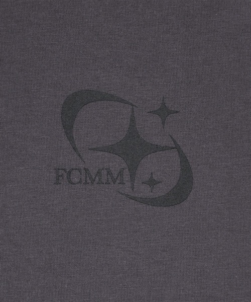 FCMM(エフシーエムエム)の「【日本限定アイテム】COSMIC LOGO CROP L/S TEE/コズミックロゴクロップロングスリーブT(Tシャツ/カットソー・レディース・オリーブ/チャコール/グレー・MEDIUM/SMALL)」の13枚目の写真