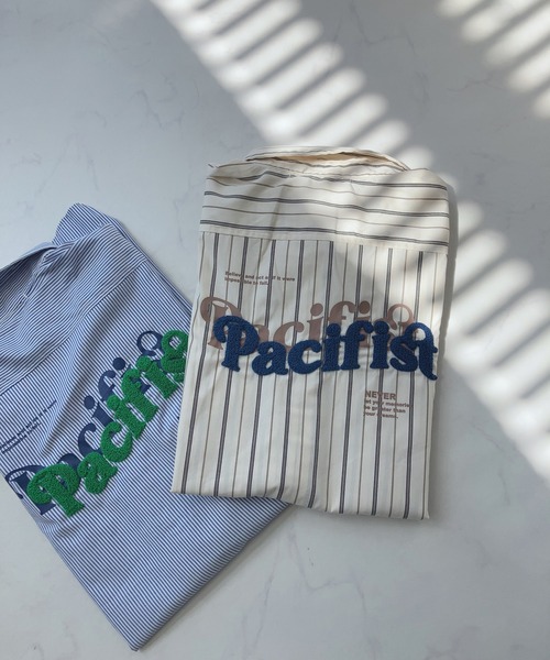 AS KNOW AS plus（アズノゥアズプラス）の「☆バックロゴプリントビッグシャツ（シャツ/ブラウス・レディース・ブルー系/ブラック系/アイボリー系/ベージュ系/グリーン系1/ブルー系1/ピンク系1/アイボリー系1/ブルー系2/ホワイト系2/グリーン系2・FREE）」の4枚目の写真