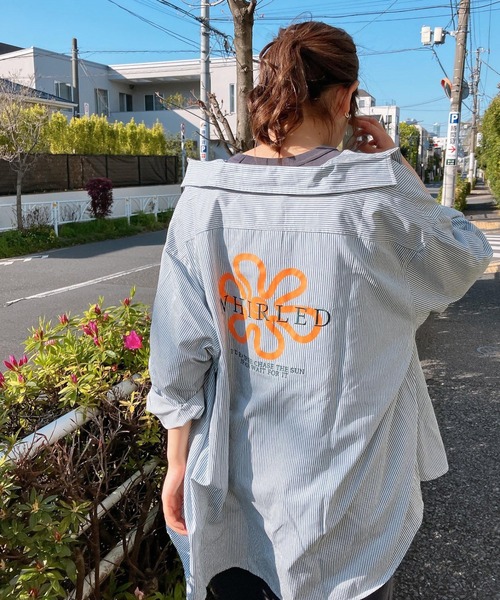 AS KNOW AS plus（アズノゥアズプラス）の「☆バックロゴプリントビッグシャツ（シャツ/ブラウス・レディース・ブルー系/ブラック系/アイボリー系/ベージュ系/グリーン系1/ブルー系1/ピンク系1/アイボリー系1/ブルー系2/ホワイト系2/グリーン系2・FREE）」の10枚目の写真