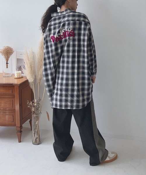 AS KNOW AS plus（アズノゥアズプラス）の「☆バックロゴプリントビッグシャツ（シャツ/ブラウス・レディース・ブルー系/ブラック系/アイボリー系/ベージュ系/グリーン系1/ブルー系1/ピンク系1/アイボリー系1/ブルー系2/ホワイト系2/グリーン系2・FREE）」の12枚目の写真