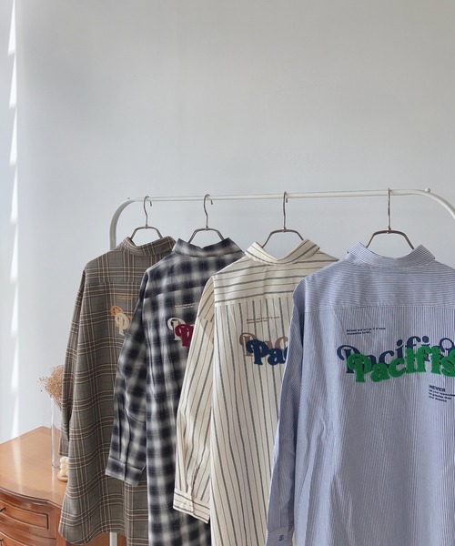 AS KNOW AS plus（アズノゥアズプラス）の「☆バックロゴプリントビッグシャツ（シャツ/ブラウス・レディース・ブルー系/ブラック系/アイボリー系/ベージュ系/グリーン系1/ブルー系1/ピンク系1/アイボリー系1/ブルー系2/ホワイト系2/グリーン系2・FREE）」の17枚目の写真