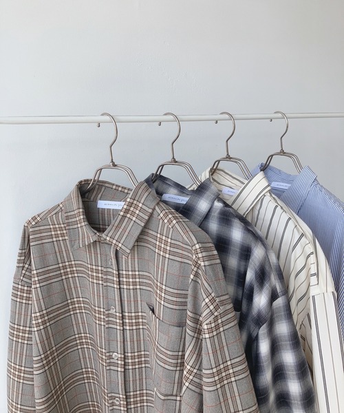 AS KNOW AS plus（アズノゥアズプラス）の「☆バックロゴプリントビッグシャツ（シャツ/ブラウス・レディース・ブルー系/ブラック系/アイボリー系/ベージュ系/グリーン系1/ブルー系1/ピンク系1/アイボリー系1/ブルー系2/ホワイト系2/グリーン系2・FREE）」の20枚目の写真