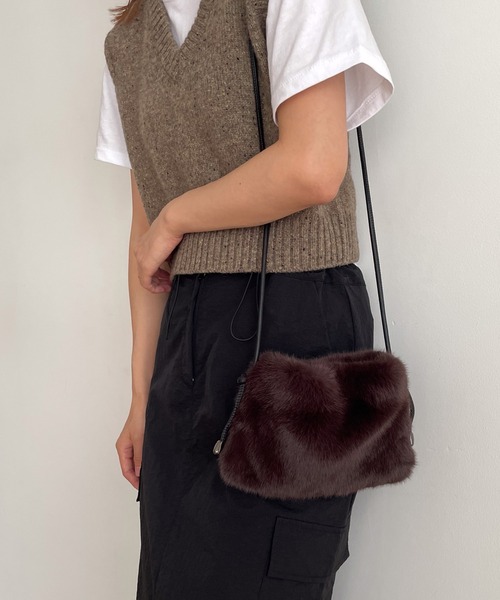 CANAL JEAN（キャナルジーン）の「El mar　フェイクファーショルダーバッグ（ショルダーバッグ・レディース・ブラック/グレー/ブラウン・ONE SIZE）」の3枚目の写真